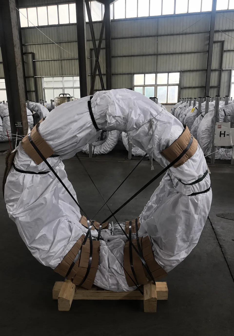 Front view: wrapping, padding and straps